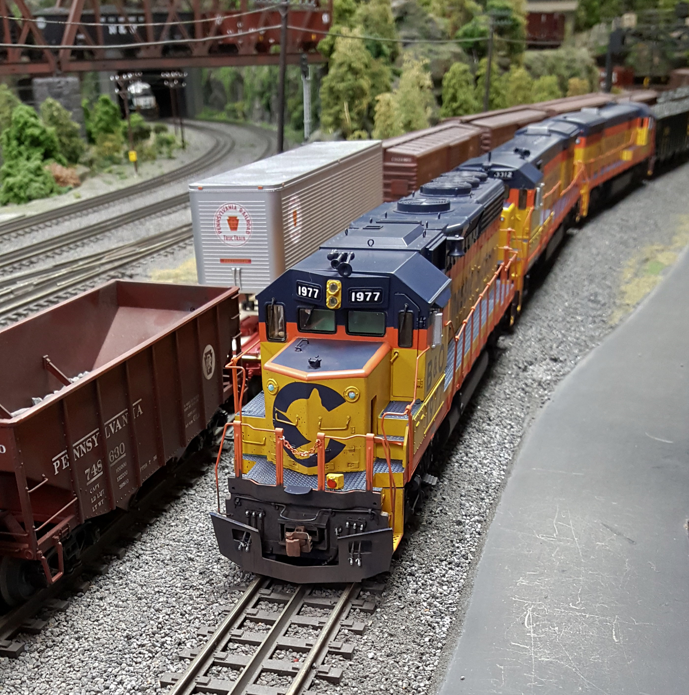 MTH Chessie System GP40 and U30C. 